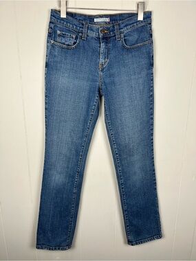 Levi’s Women’s Denim Jeans Classic Straight-Leg Size 4 Medium Wash